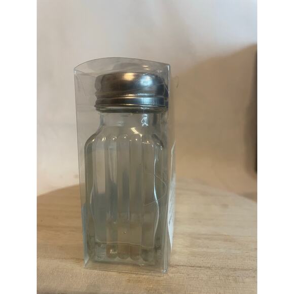 NWT Salt & Pepper Shaker Set Glass 3.5" tall - Picture 2 of 4